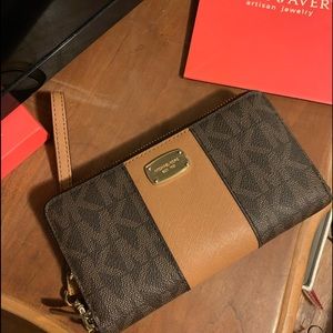 Michael Kors Clutch Wallet